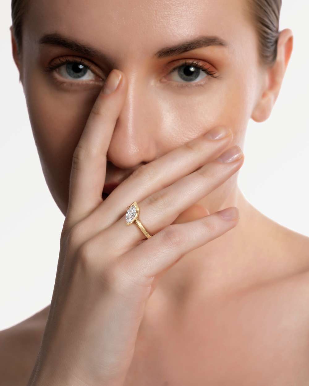 Apixa Diamond Ring