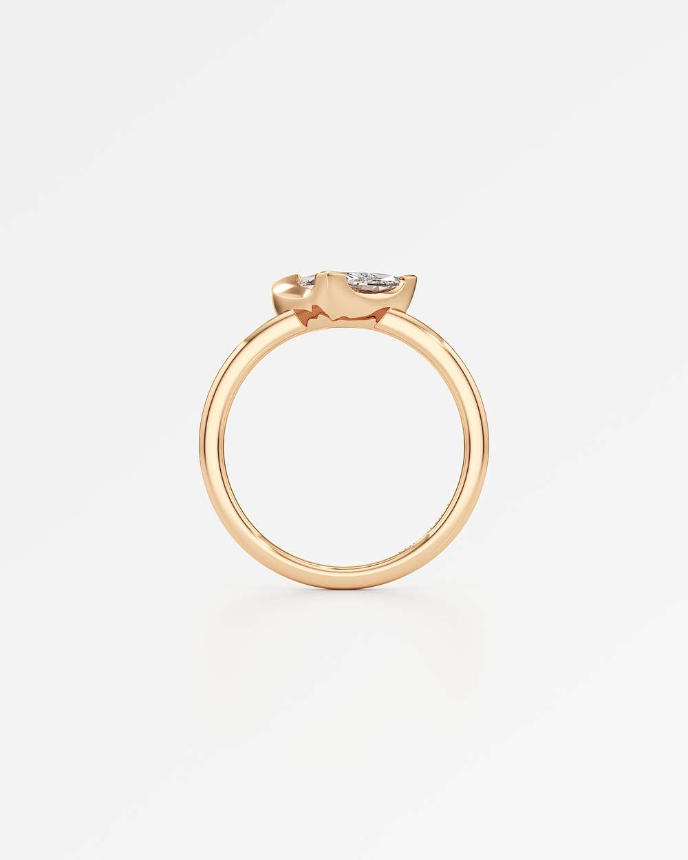 Apitris Diamond Ring
